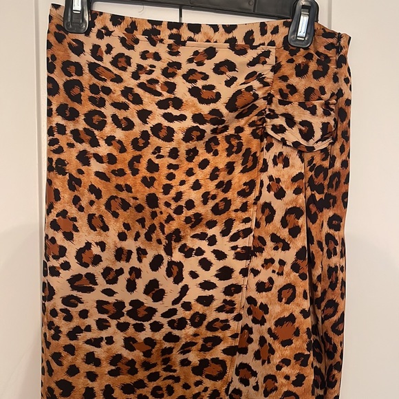Zara Leopard Skirt - Picture 2 of 6